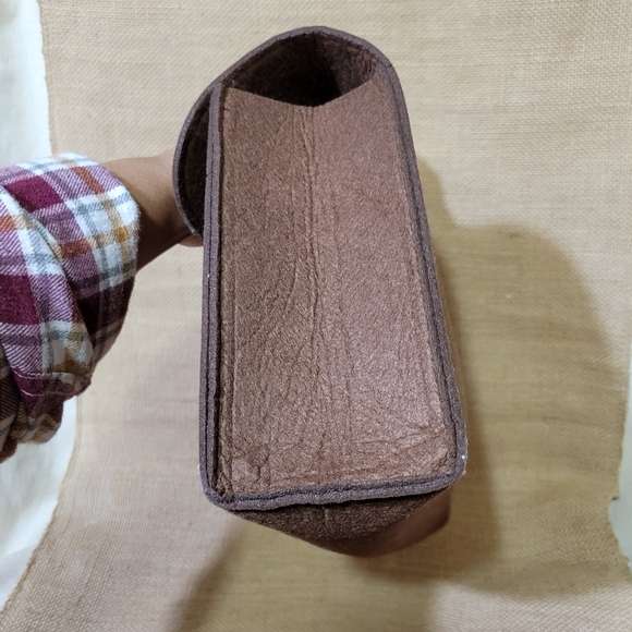 Unique Brown Felt Satchel Bag With Wood Handle and Snap Closure - Picture 3 of 7